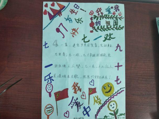 黑色牛仔裤配黑色布靴,墨镜一戴,霸气外露,颇有大哥风范!