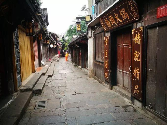 可爱吊带裙